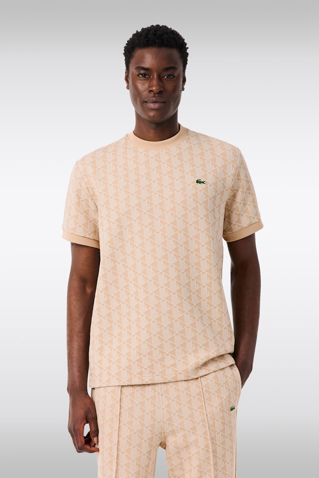 alt-image__T-shirt-beige-con-motivo-jacquard-monogram
