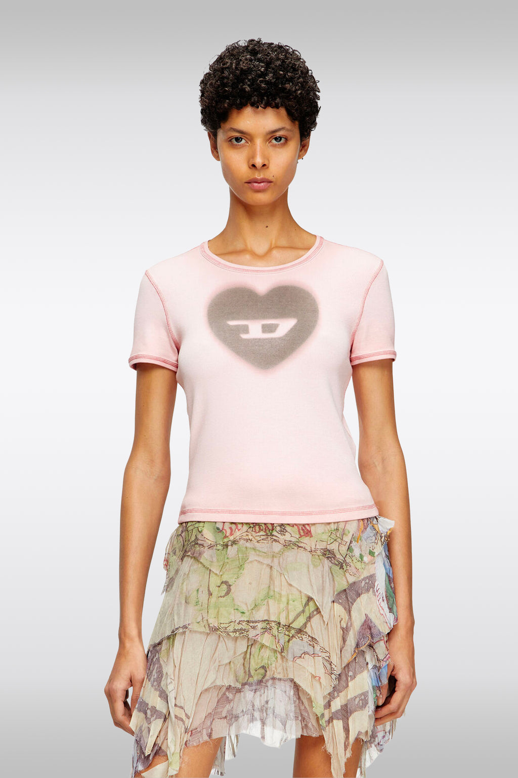 alt-image__T-shirt-in-cotone-a-costine-rosa-con-cuore-al-petto---T-Ele