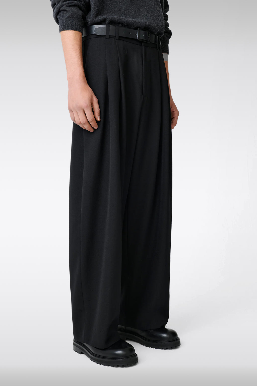 alt-image__Pantalone-nero-in-lana-tecnica-con-doppia-pince---Line