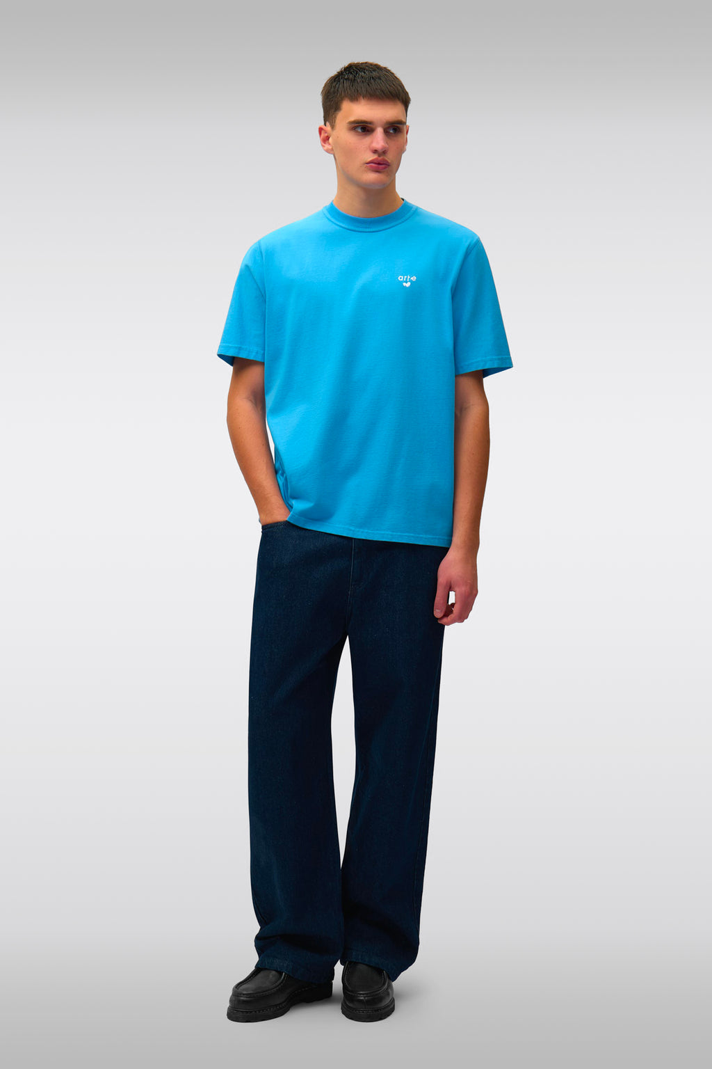 alt-image__T-shirt-azzurra-in-cotone-con-logo-ricamato-al-petto---Heart-Logo-T-shirt