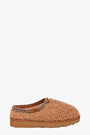 Sabot in montone cammello con bordo ricamato - W Tasman Maxi Curly 