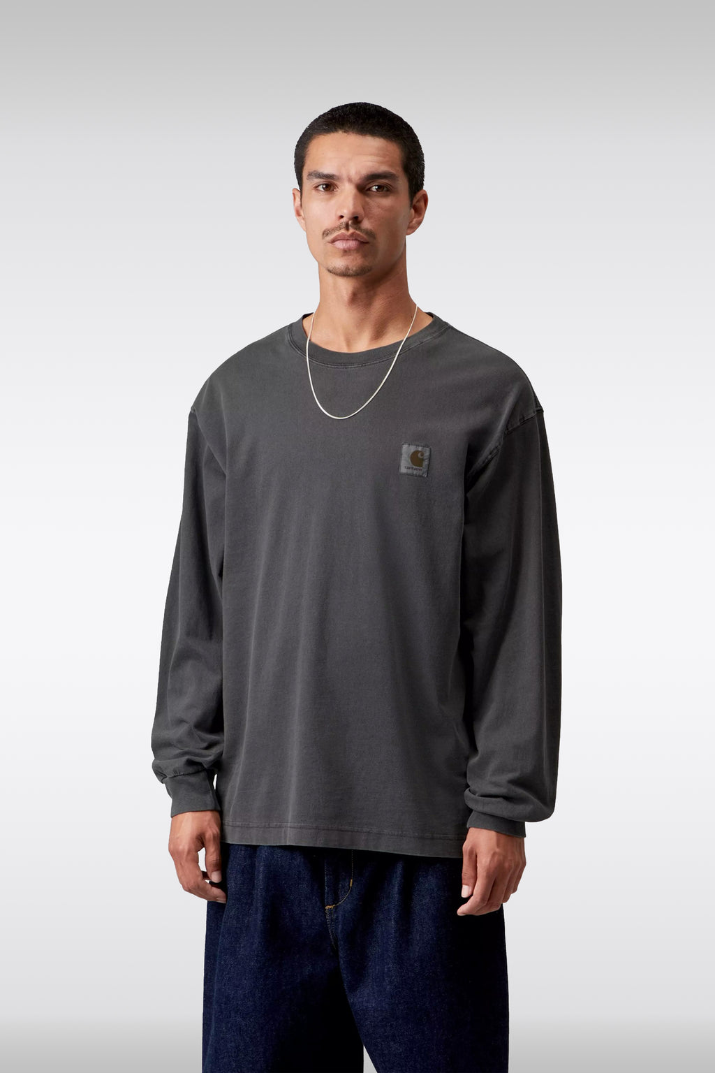 alt-image__T-shirt-nera-in-cotone-con-manica-lunga-e-logo-al-petto---L/S-Vista-T-Shirt