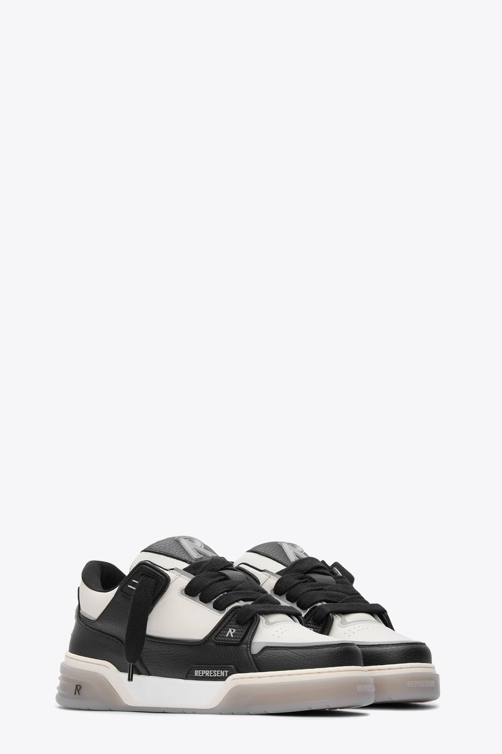 alt-image__Sneaker-bassa-in-pelle-panna-e-nera-con-lacci-grossi---Studio-Sneaker