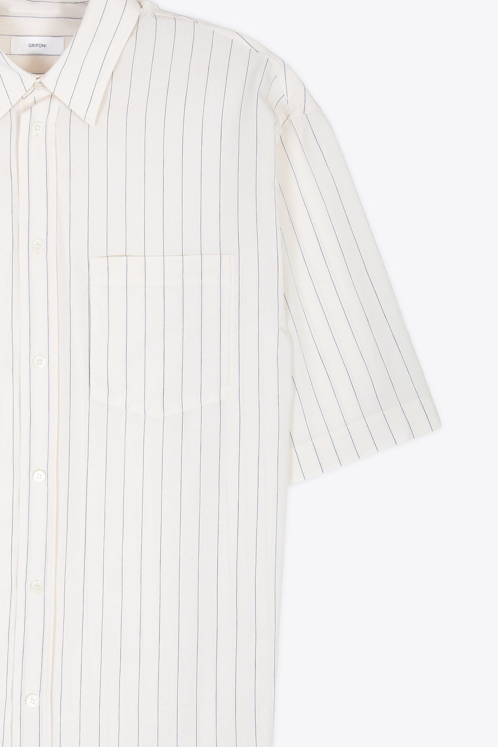 alt-image__Camicia-in-cotone-panna-a-righe-blu-con-maniche-corte
