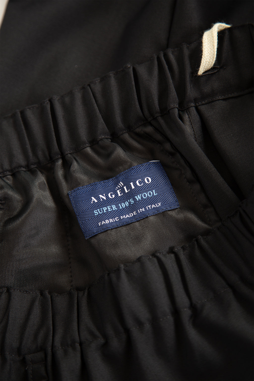 alt-image__Pantalone-nero-loose-fit-in-frescolana