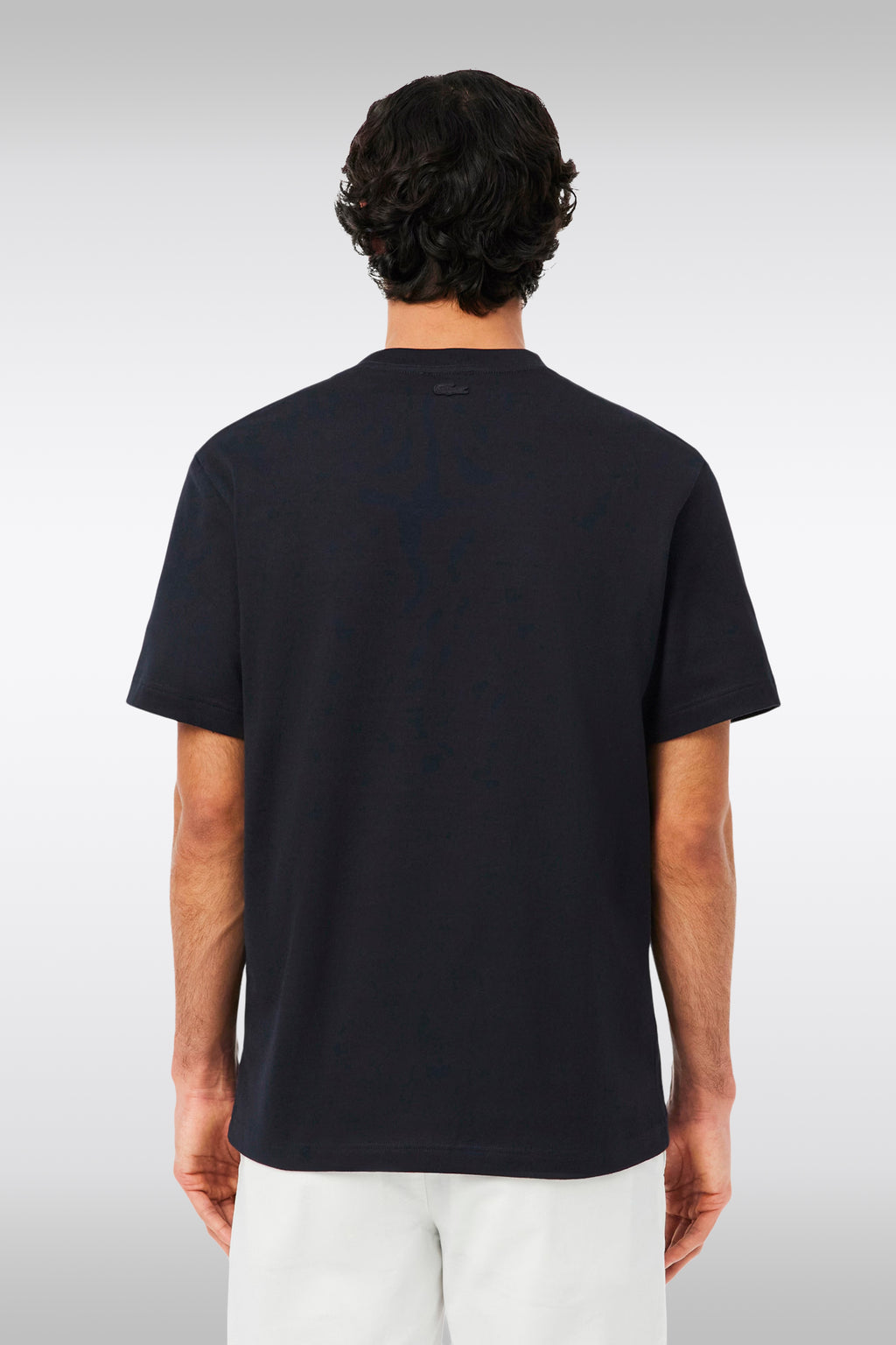 alt-image__T-shirt-nera-in-cotone-con-ricamo-al-petto