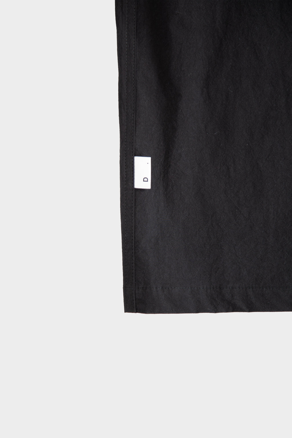 alt-image__Camicia-nera-in-popeline-con-zip-e-maniche-corte