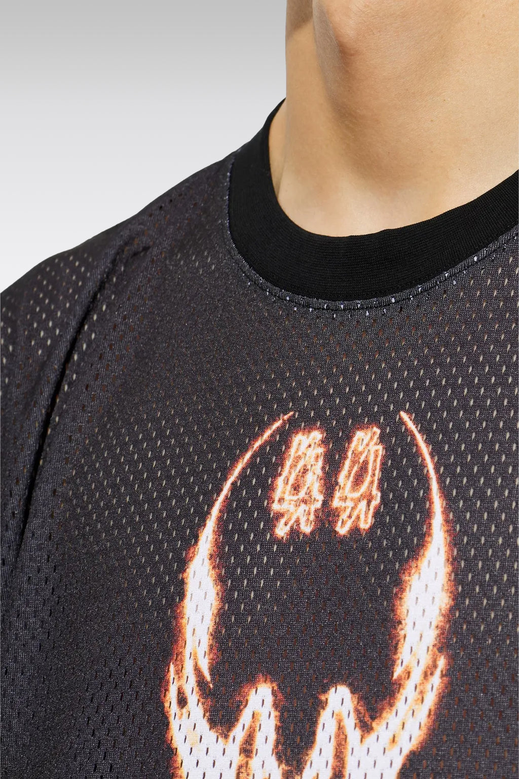 alt-image__T-shirt-nera-in-mesh-con-logo-e-stampa-fiamme---Y2K-World-Fire-Soccer-Tee