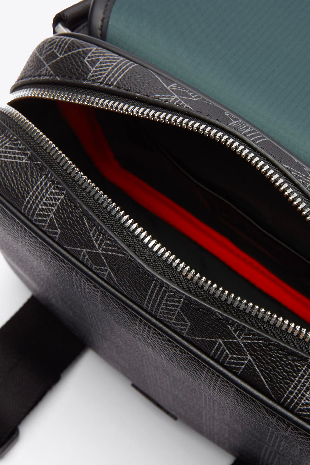 alt-image__Borsa-piccola-nera-in-ecopelle-con-motivo-monogram