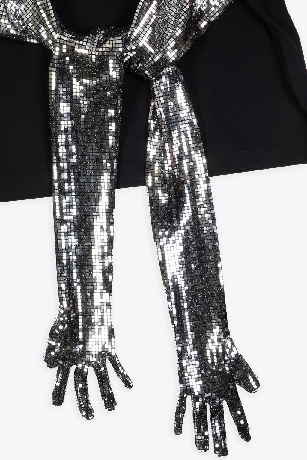 alt-image__T-shirt-nera-oversize-in-cotone-con-guanti-in-paillettes-cancan-argento-in-vita
