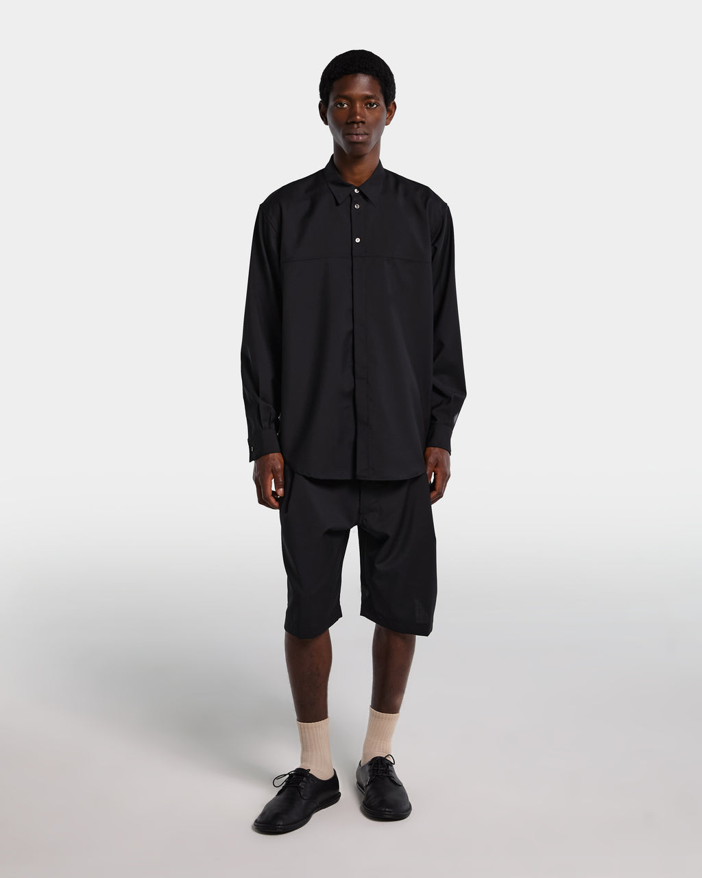 alt-image__Overshirt-nera-in-frescolana-con-maniche-lunghe