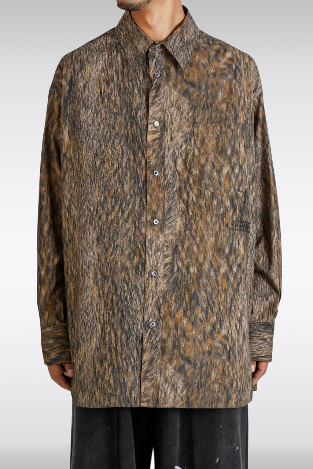 alt-image__Camicia-oversize-in-cotone-con-stampa-pelliccia-marrone
