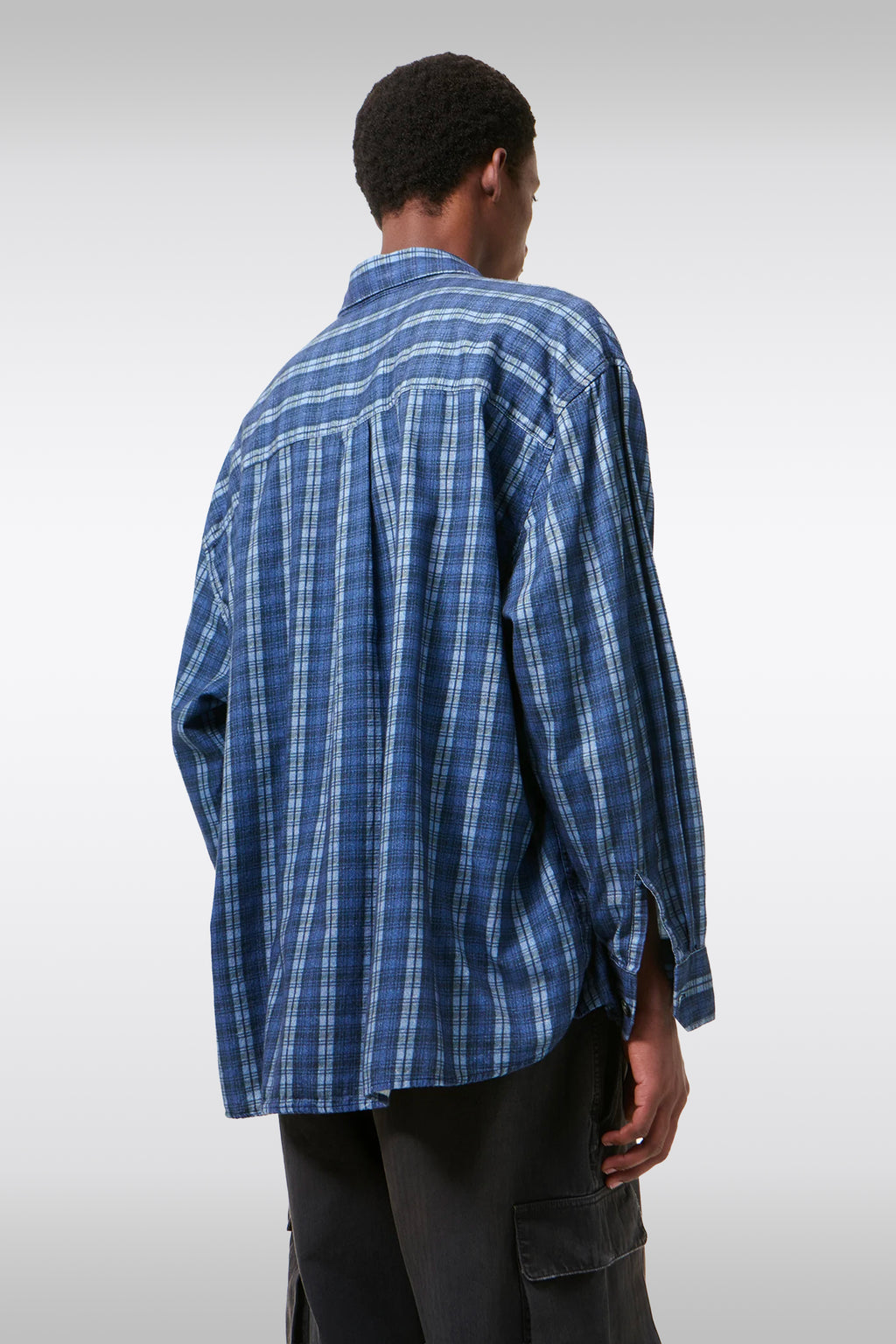 alt-image__Camicia-oversize-in-cotone-a-quadri-blu-con-maniche-lunghe---Borrowed-Shirt