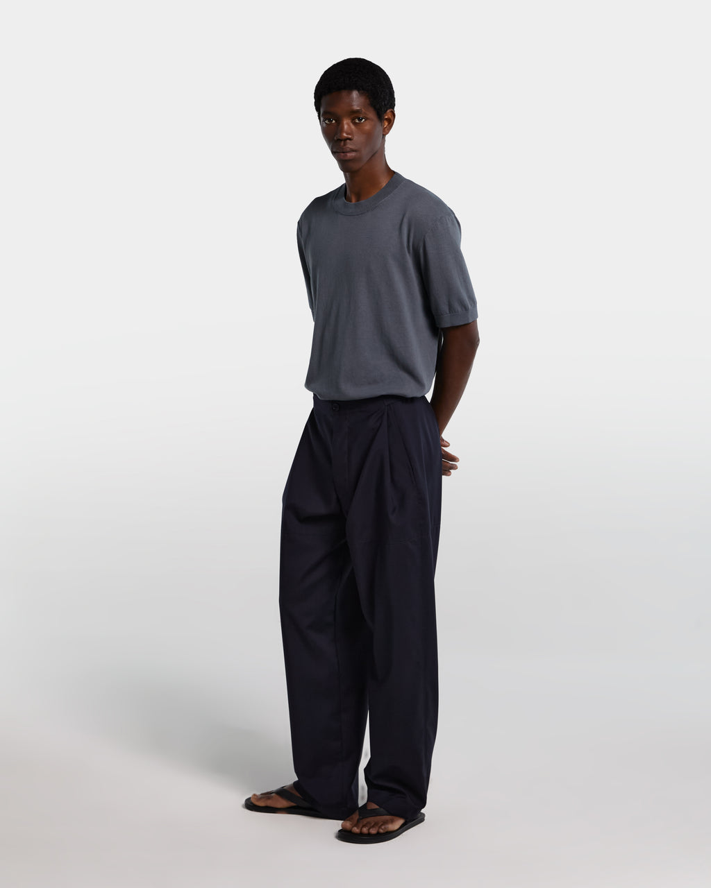 alt-image__Pantalone-in-frescolana-blu-navy-con-vita-regolabile