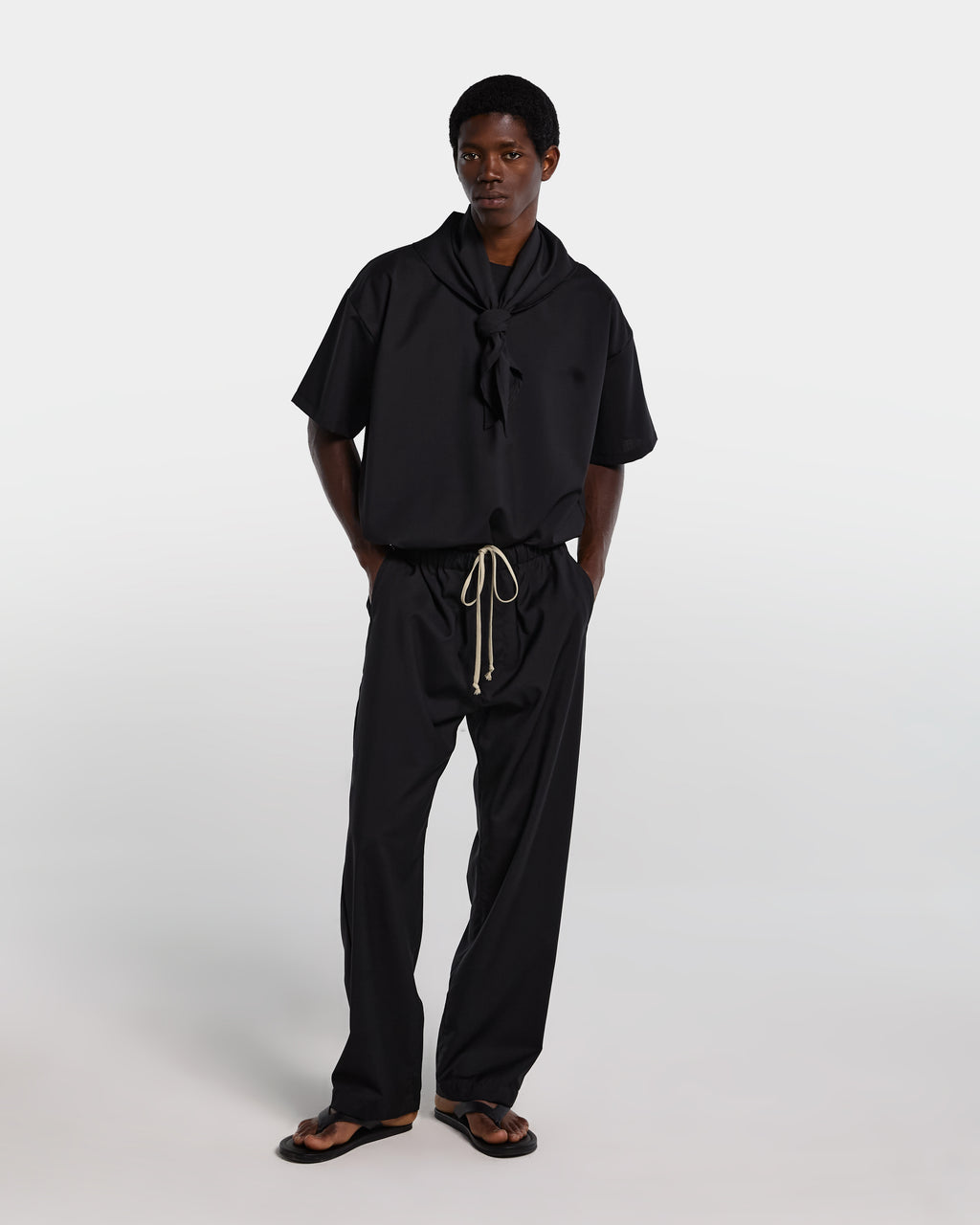 alt-image__Pantalone-nero-loose-fit-in-frescolana