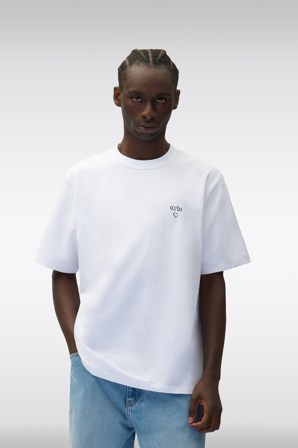alt-image__T-shirt-bianca-in-cotone-con-logo-ricamato-al-petto---Arte-Heart-T-shirt