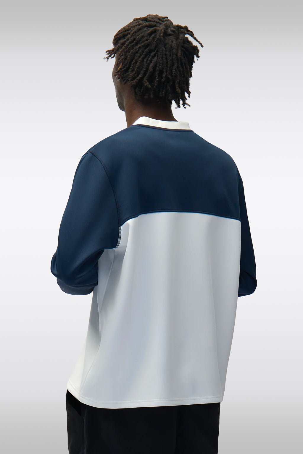 alt-image__T-shirt-in-cotone-blu-navy-e-bianca-con-maniche-lunghe---Circle-Logo-Longsleeve