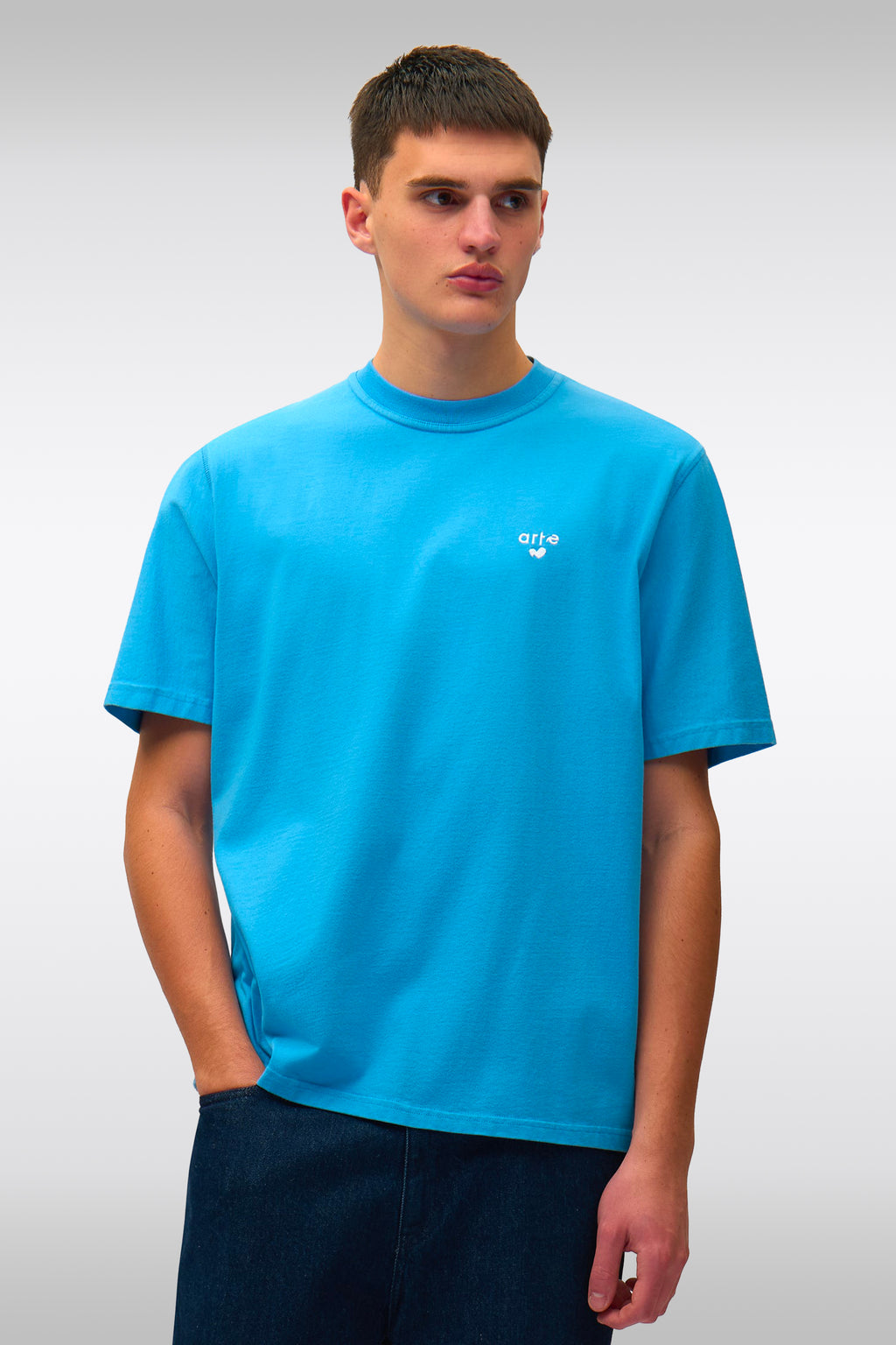 alt-image__T-shirt-azzurra-in-cotone-con-logo-ricamato-al-petto---Heart-Logo-T-shirt