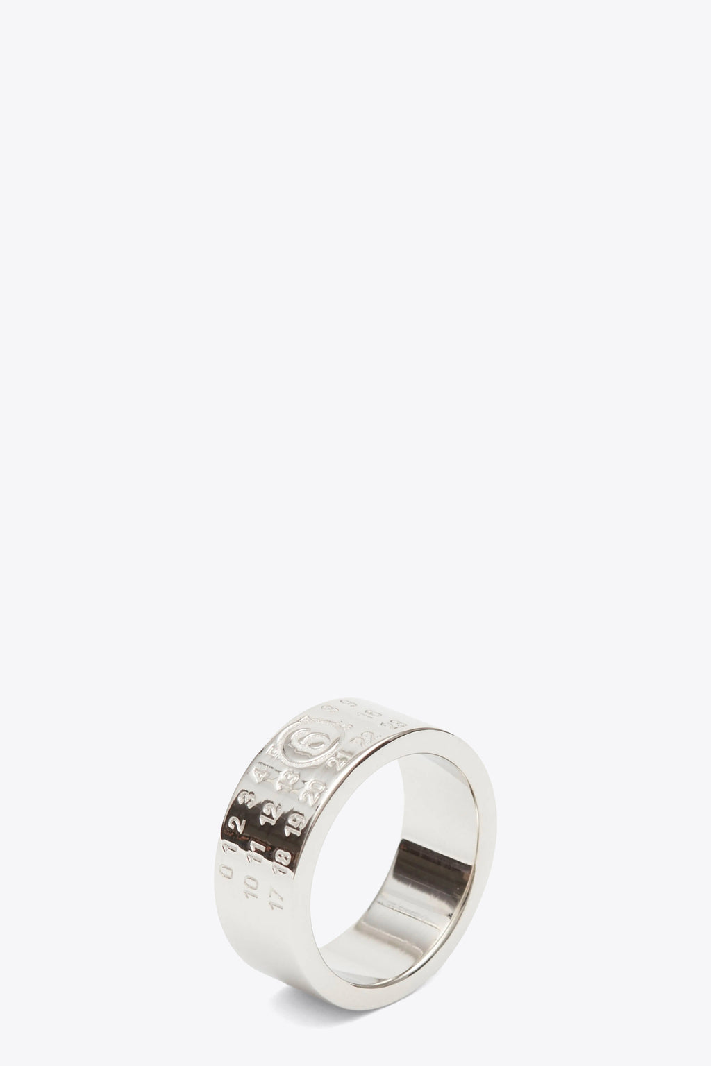 alt-image__P6469-Argento