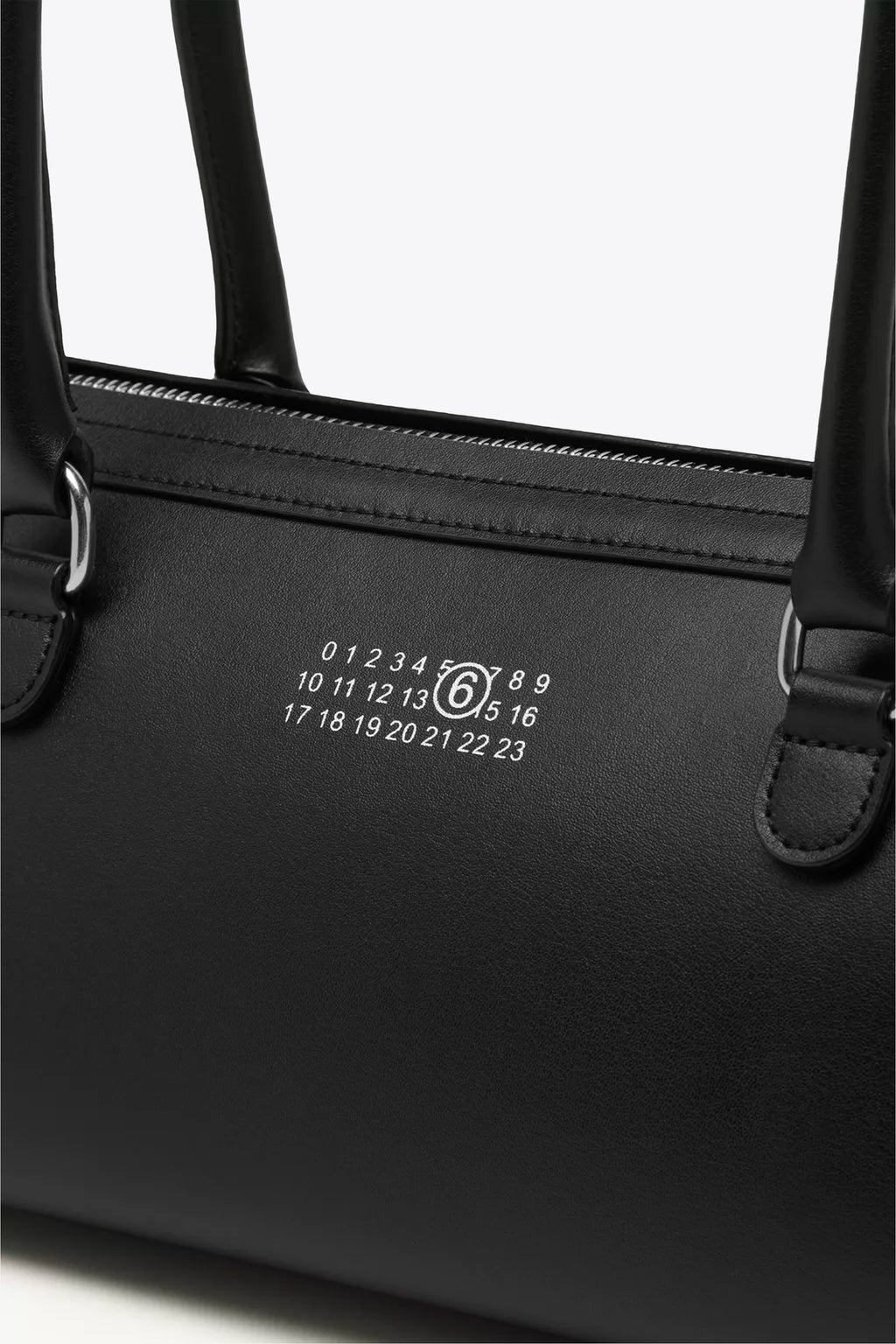 alt-image__Borsa-a-bauletto-in-pelle-nera