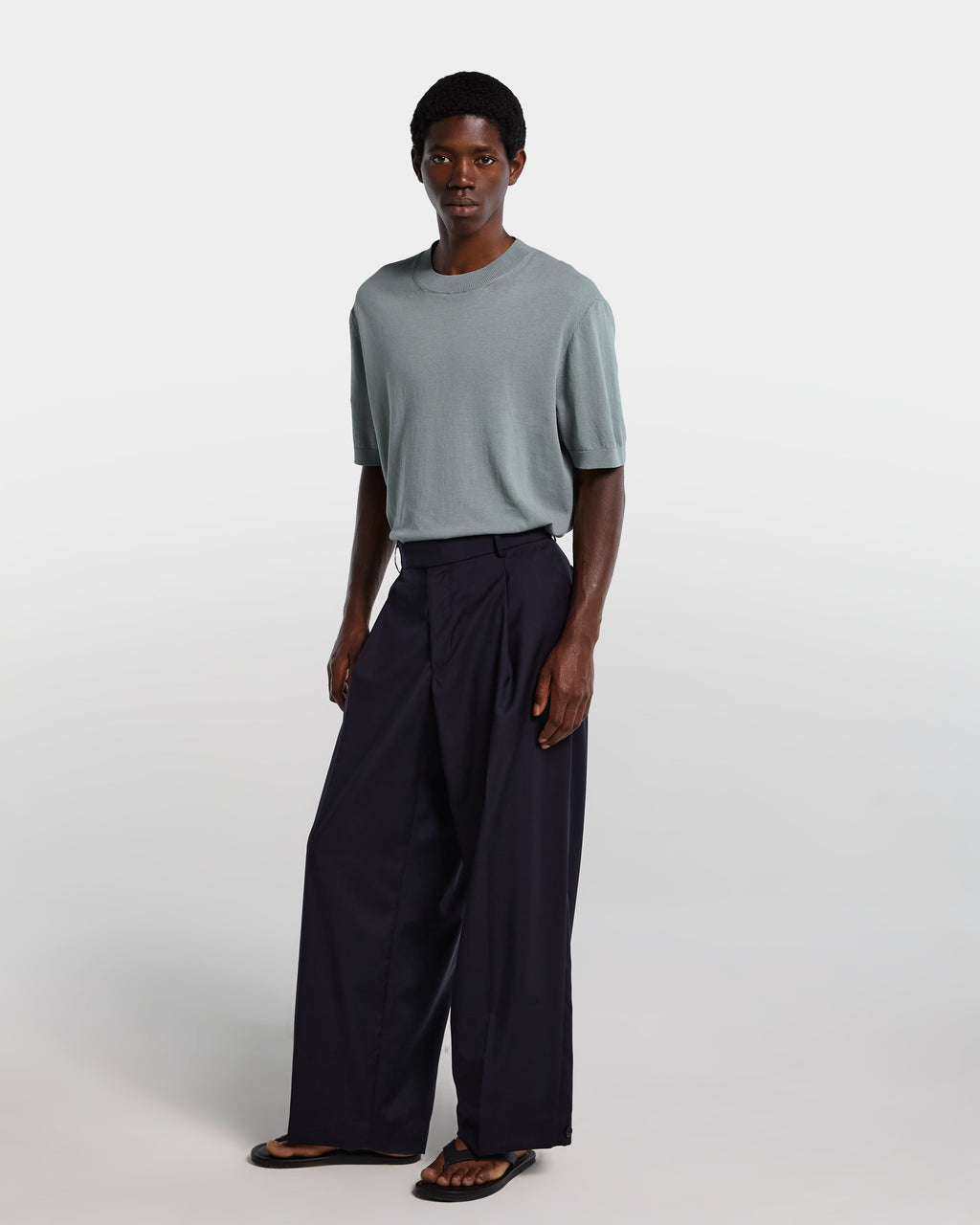 alt-image__T-shirt-in-maglia-verde-salvia