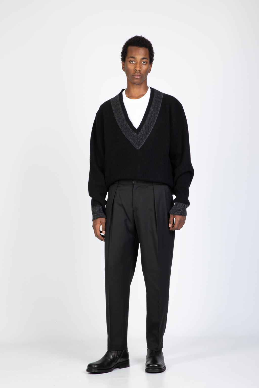 alt-image__Pantalone-nero-in-fresco-lana-con-pince-frontale---Portobellos