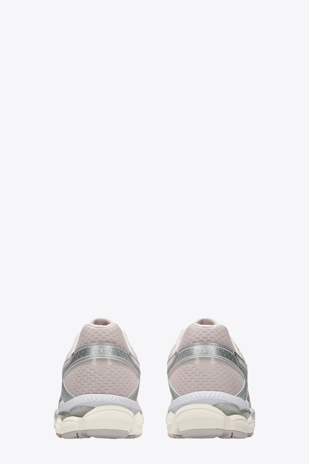alt-image__Sneaker-bassa-in-mesh-rosa-e-dettagli-argento---Asics-Gel-Cumulus-16