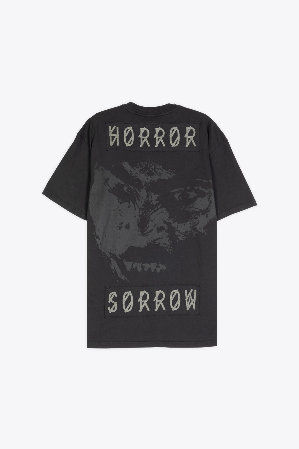 alt-image__T-shirt-nera-con-stampa-e-patchwork-sul-retro---Horror-Sorrow-Tee