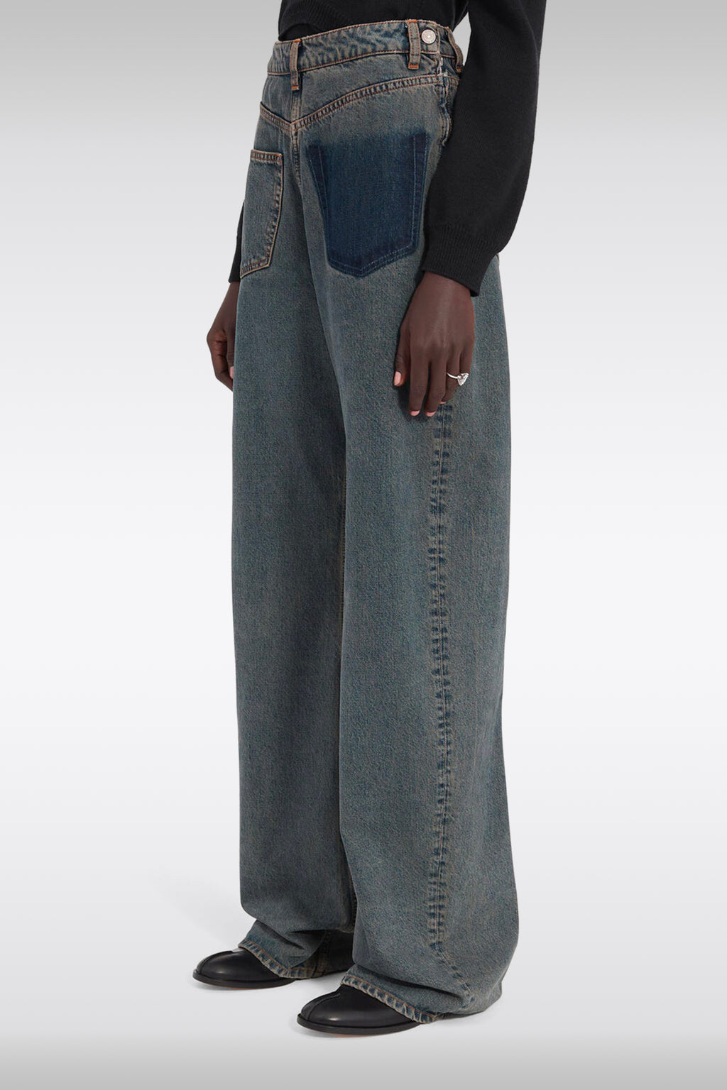 alt-image__Jeans-loose-fit-in-denim-blu-sabbiato-back-to-back