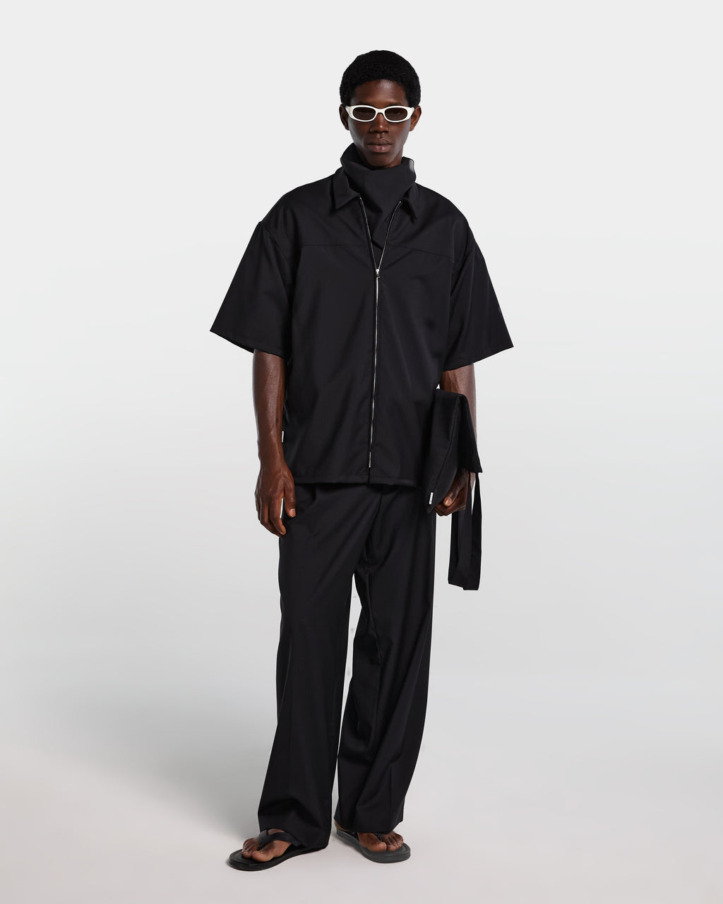 alt-image__Camicia-nera-in-frescolana-con-zip