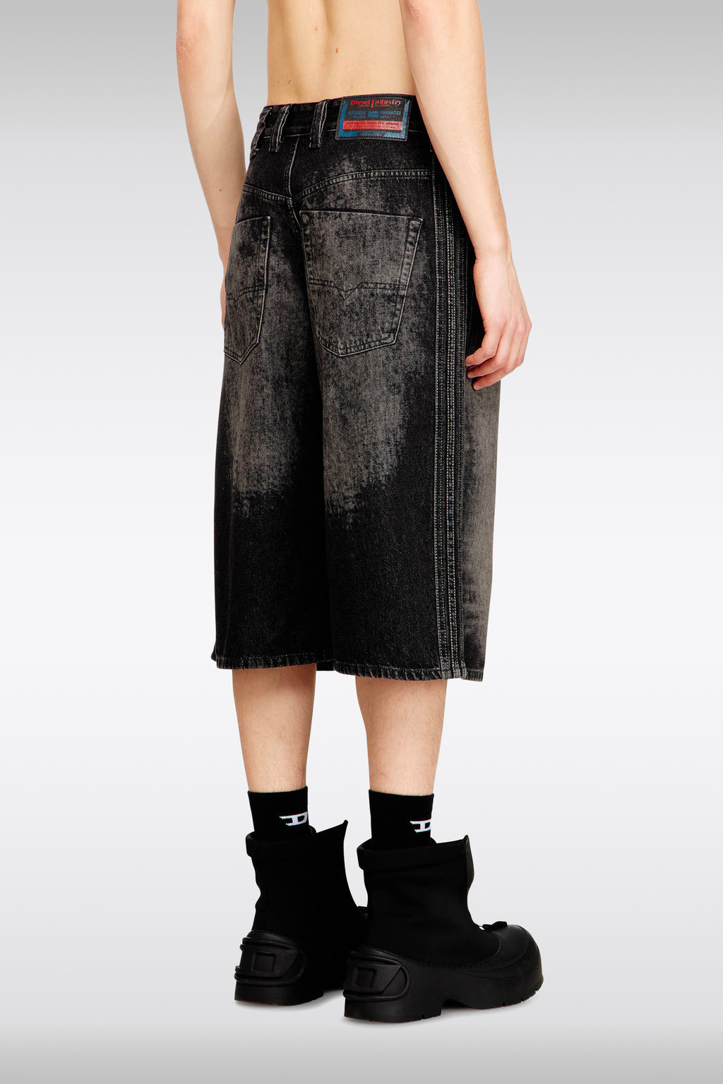alt-image__Black-stonewashed-denim-baggy-jorts---D-Enim-M-Short-S