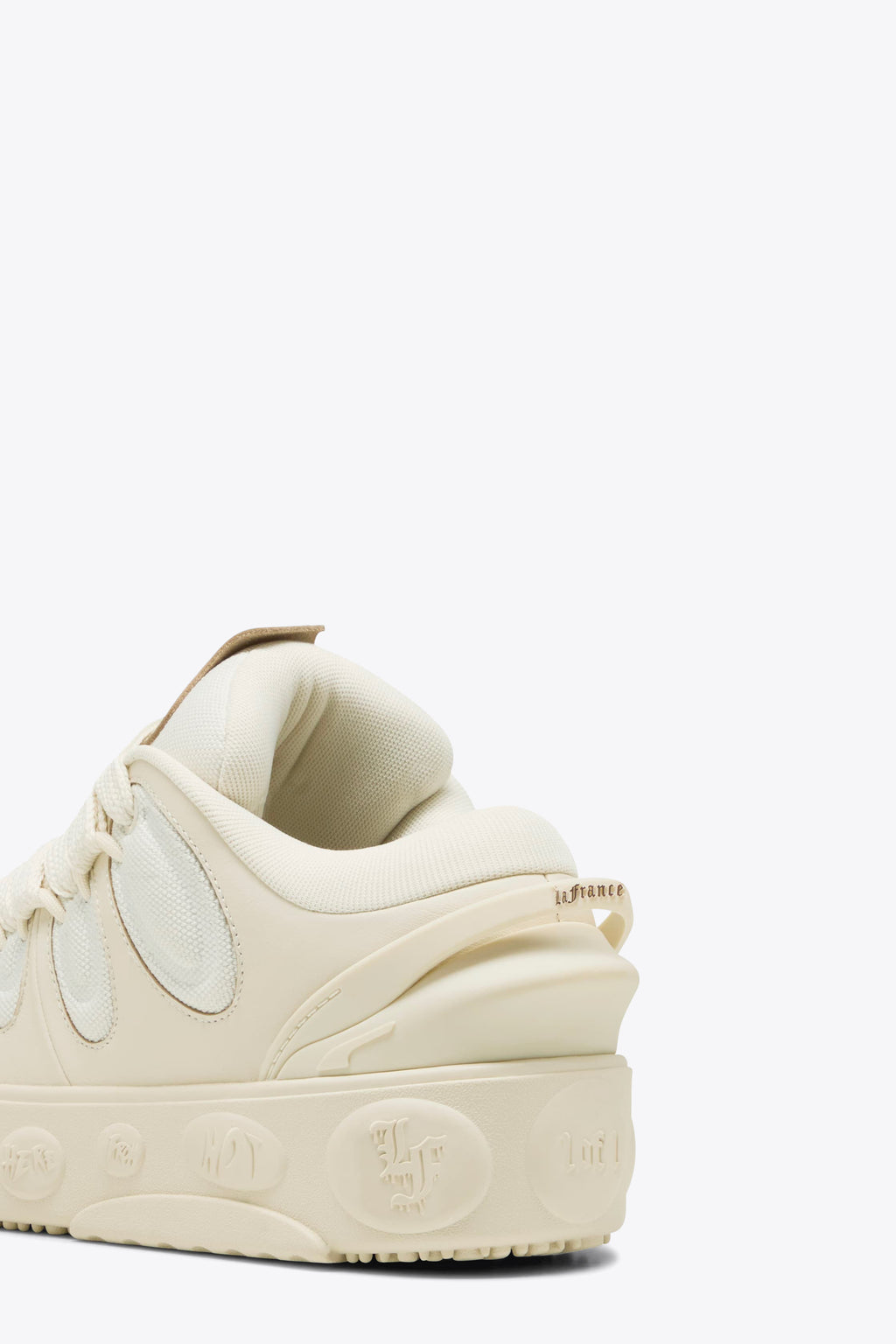 alt-image__Sneaker-bassa-in-pelle-panna---La-France-Moment