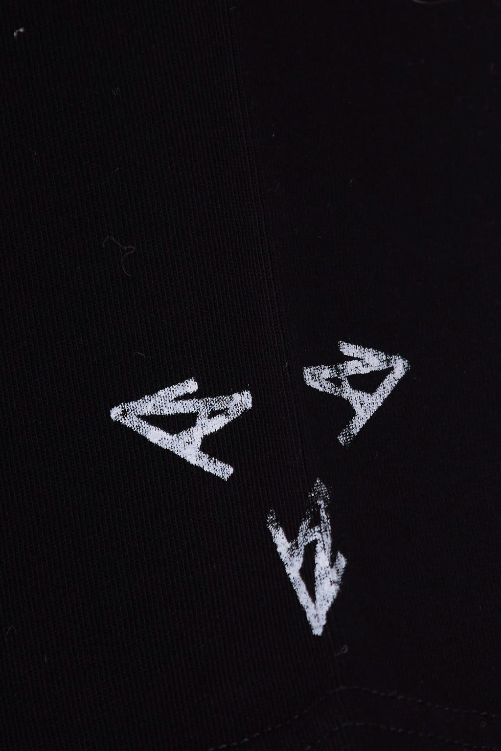 alt-image__T-shirt-nera-in-cotone-con-stampa-frontale-e-sul-retro---Gloves-Tee