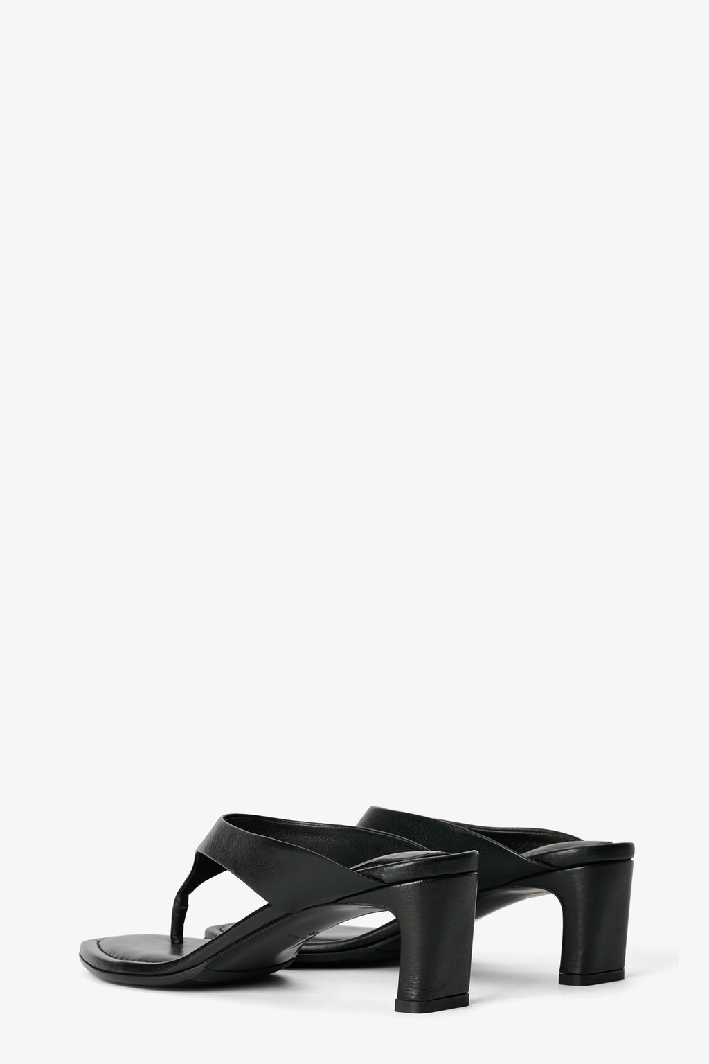 alt-image__Sandalo-ad-infradito-nero-in-pelle-con-tacco---Karasu-Sandal
