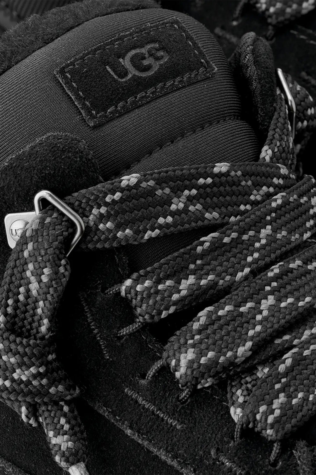 alt-image__Sneaker-bassa-in-suede-nera-con-interno-in-montone---Lowmel