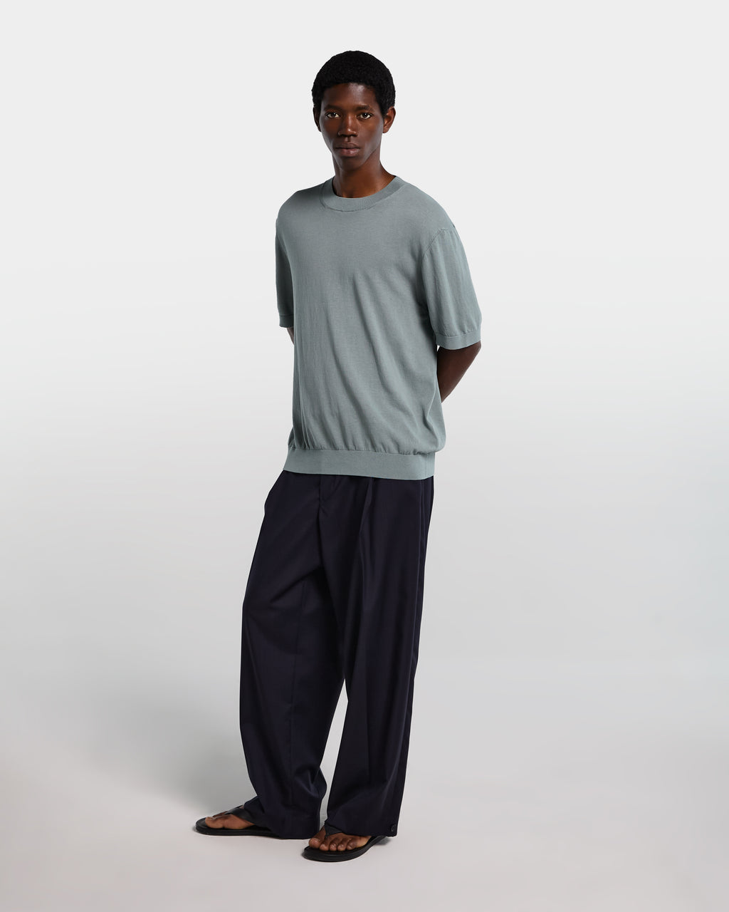 alt-image__T-shirt-in-maglia-verde-salvia