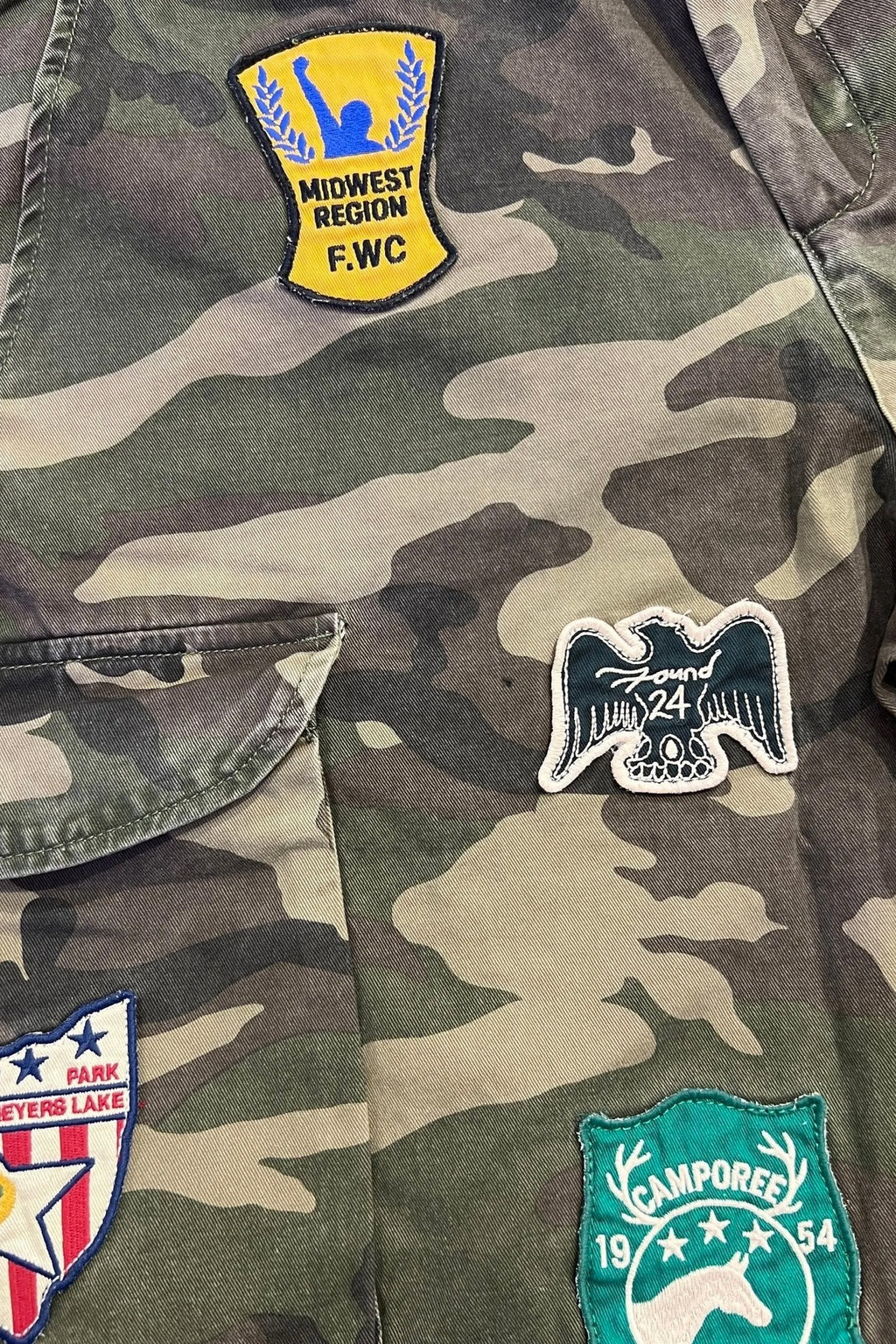 alt-image__Camouflage-cargo-short-with-embroidered-patches---Camo-Patchwork-Cargo-Shorts