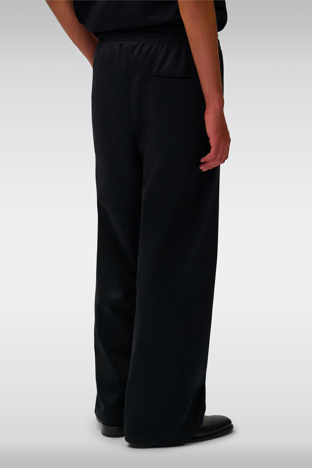 alt-image__Pantalone-in-acetato-nero-con-logo-ricamato---Carded-Tracksuit-Bottom