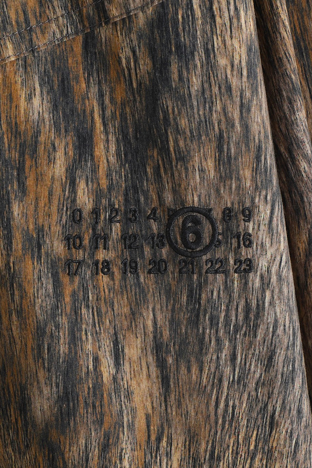 alt-image__Camicia-oversize-in-cotone-con-stampa-pelliccia-marrone