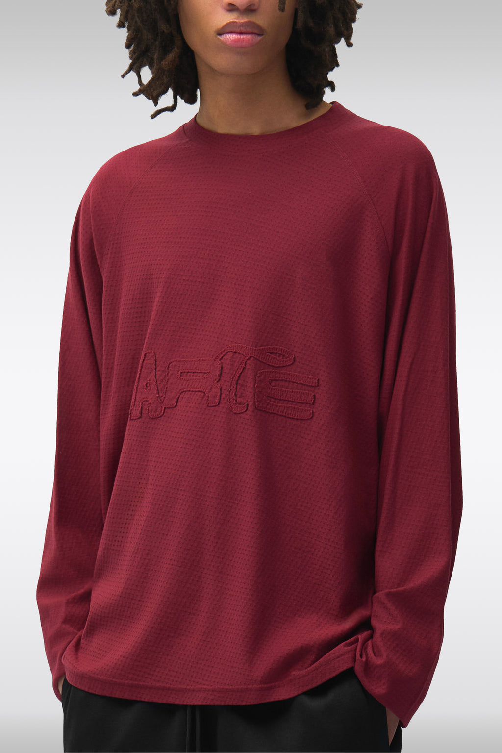 alt-image__T-shirt-in-mesh-bordeux-con-maniche-lunghe-e-logo-frontale---Aero-Longsleeve