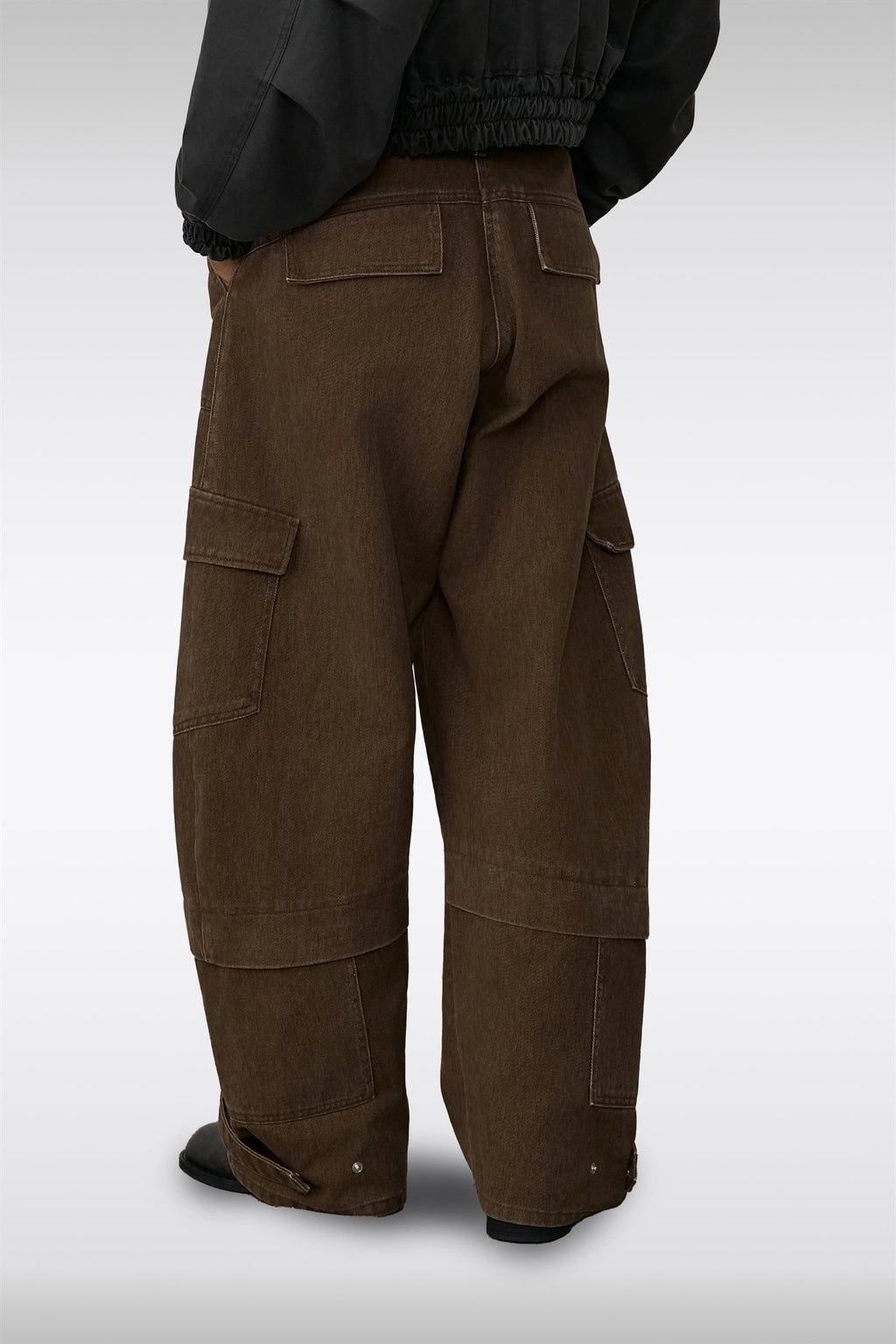 alt-image__Pantalone-cargo-in-denim-marrone-barrel-fit---Curved-Cargo-Denim-Pants