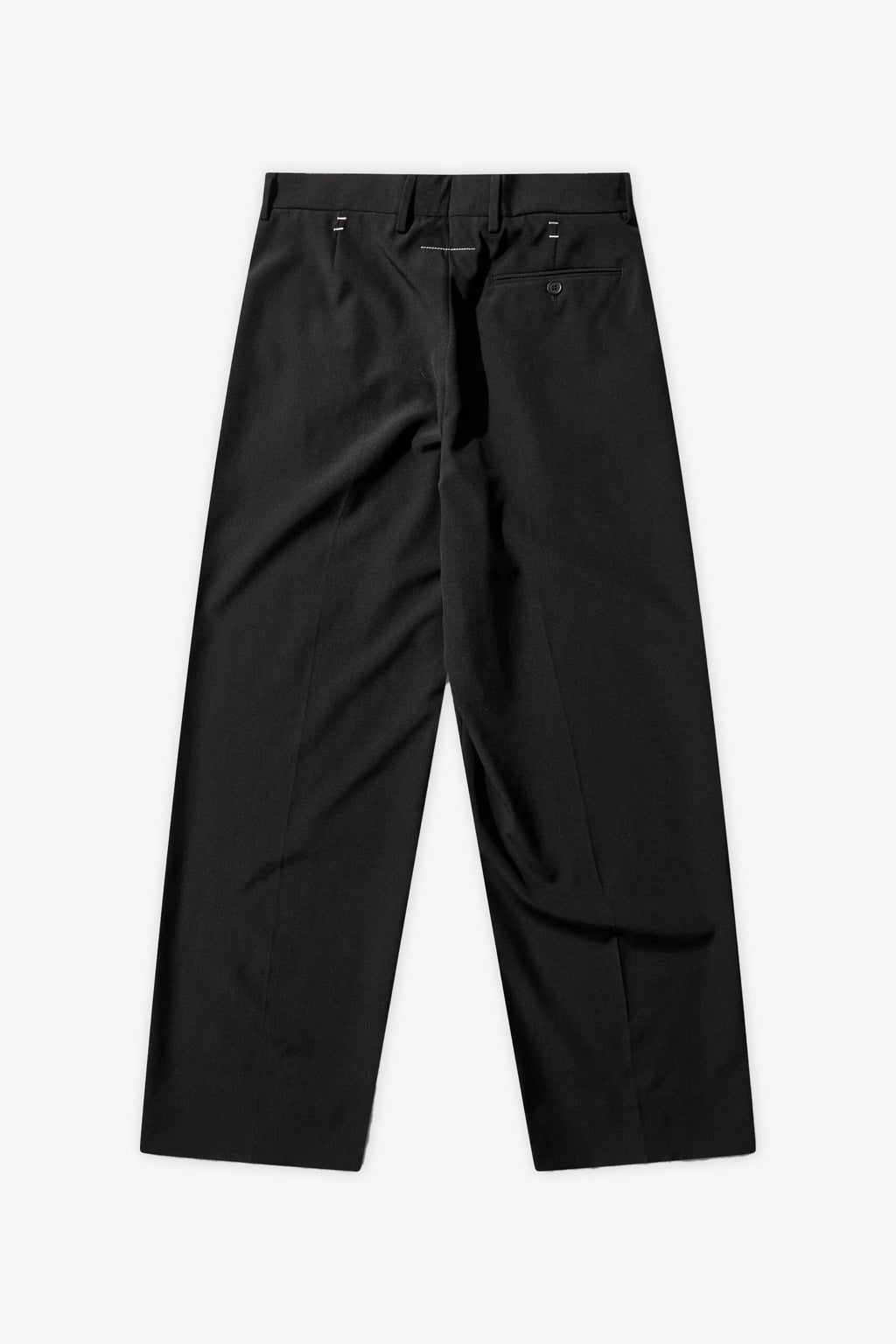 alt-image__Pantalone-nero-in-lana-con-piega-frontale-e-dettaglio-con-graffette-in-metallo