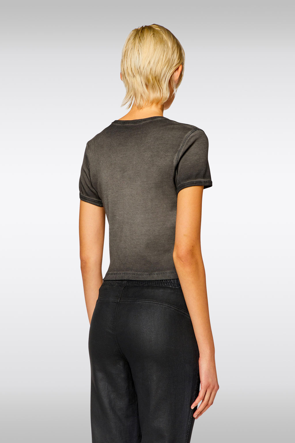 alt-image__T-shirt-in-cotone-a-costine-nero-lavato-con-cuore-al-petto---T-Ele
