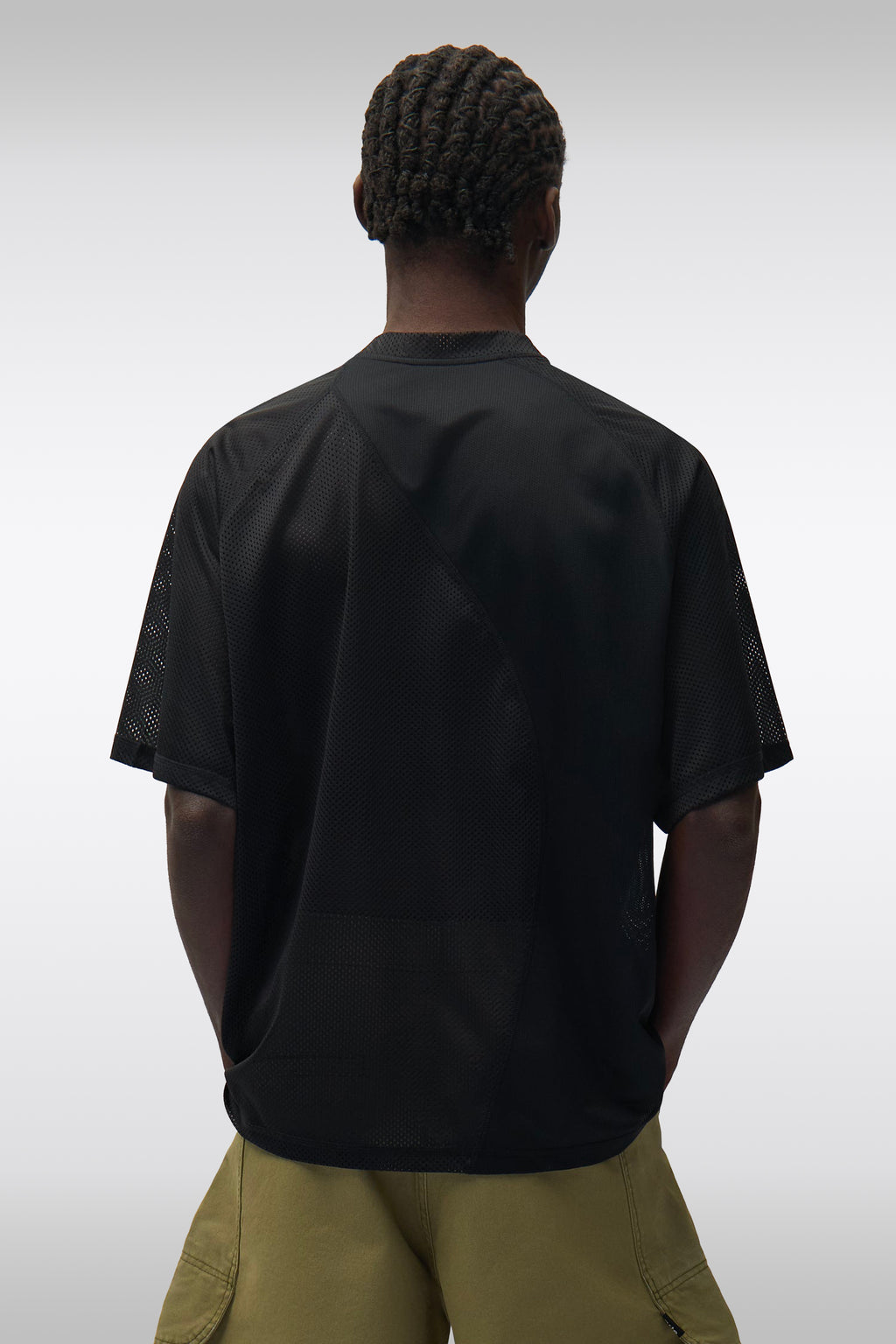 alt-image__T-shirt-nera-in-mesh-con-design-a-pannelli---Multi-Mesh-T-shirt