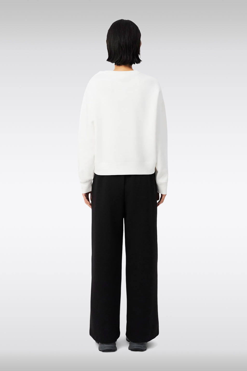 alt-image__Pantalone-baggy-nero-in-felpa-con-logo-tono-su-tono