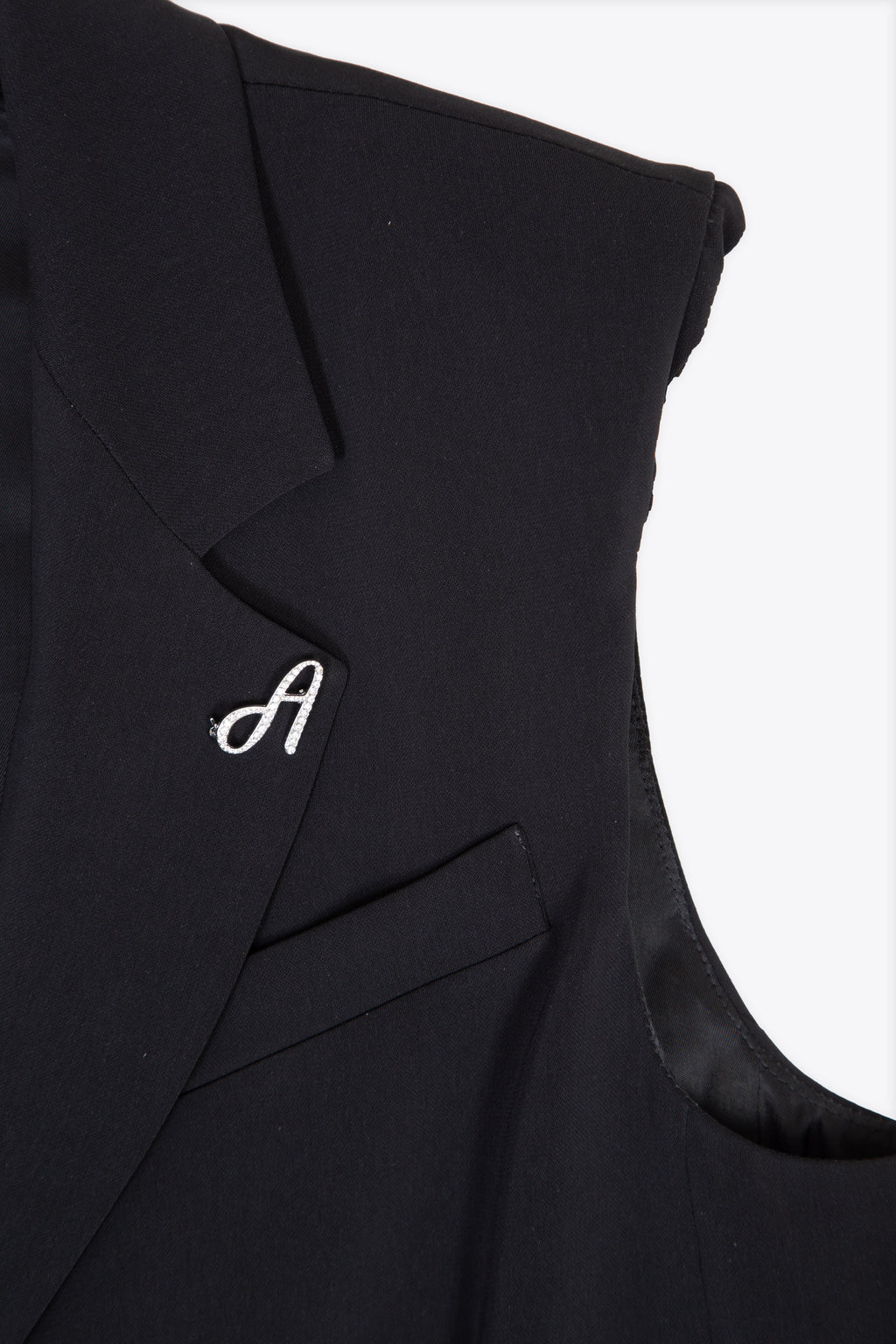 alt-image__Gilet-nero-monopetto-con-spalline-e-rever-a-lancia---Gilet-Bella