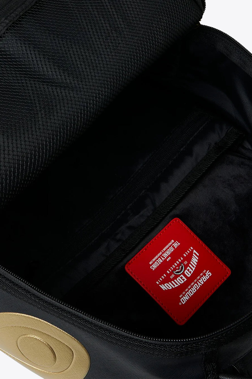 alt-image__Zaino-in-pvc-nero-con-stampa-Scarface-e-bocca-shark-oro---Scarface-Gold-Embossed-Backpack