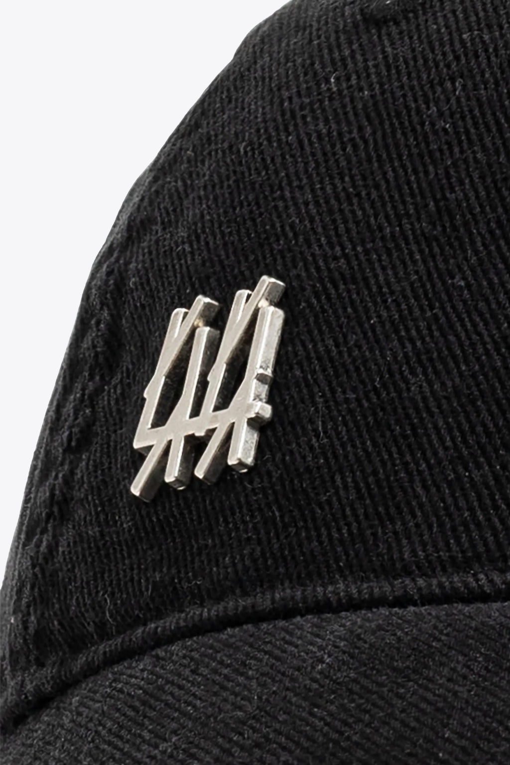 alt-image__Cappello-nero-in-cotone-con-visiera-e-logo-in-metallo---Rivet-Cap