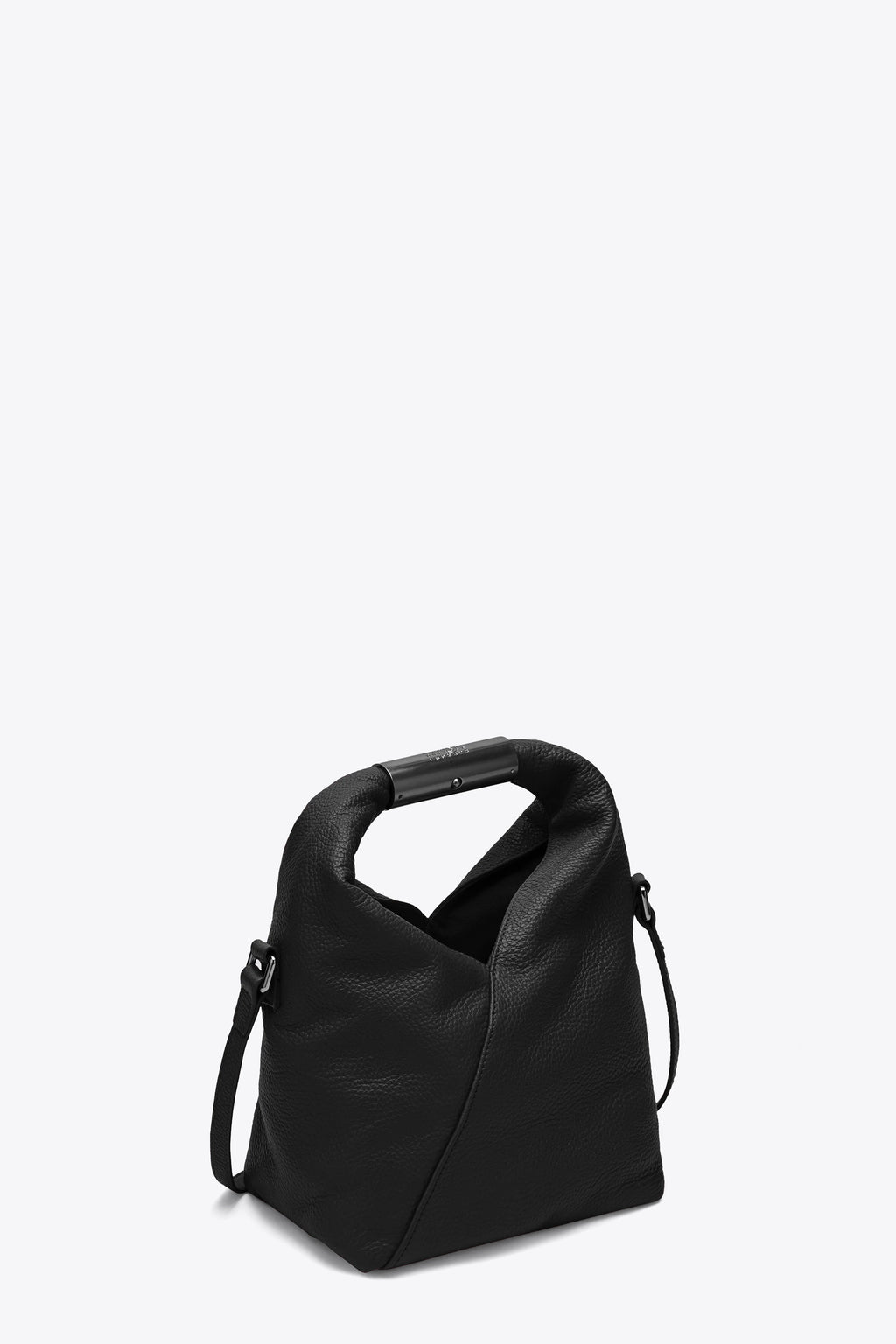 alt-image__P9068-Nero