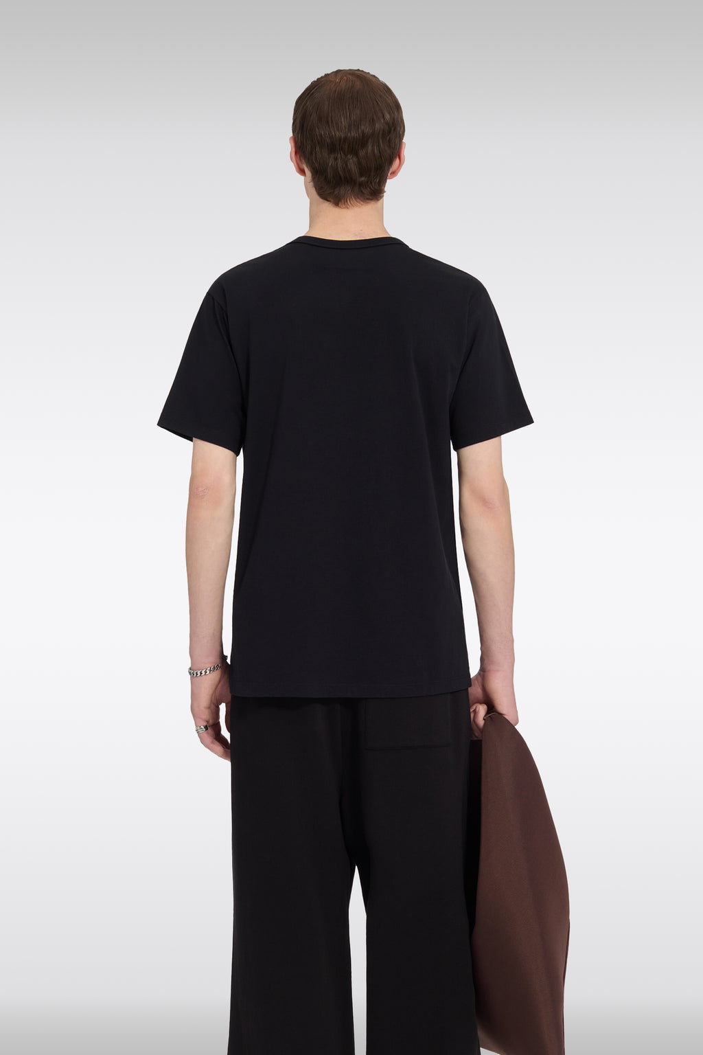 alt-image__T-shirt-nera-in-cotone-con-logo-numerico-frontale